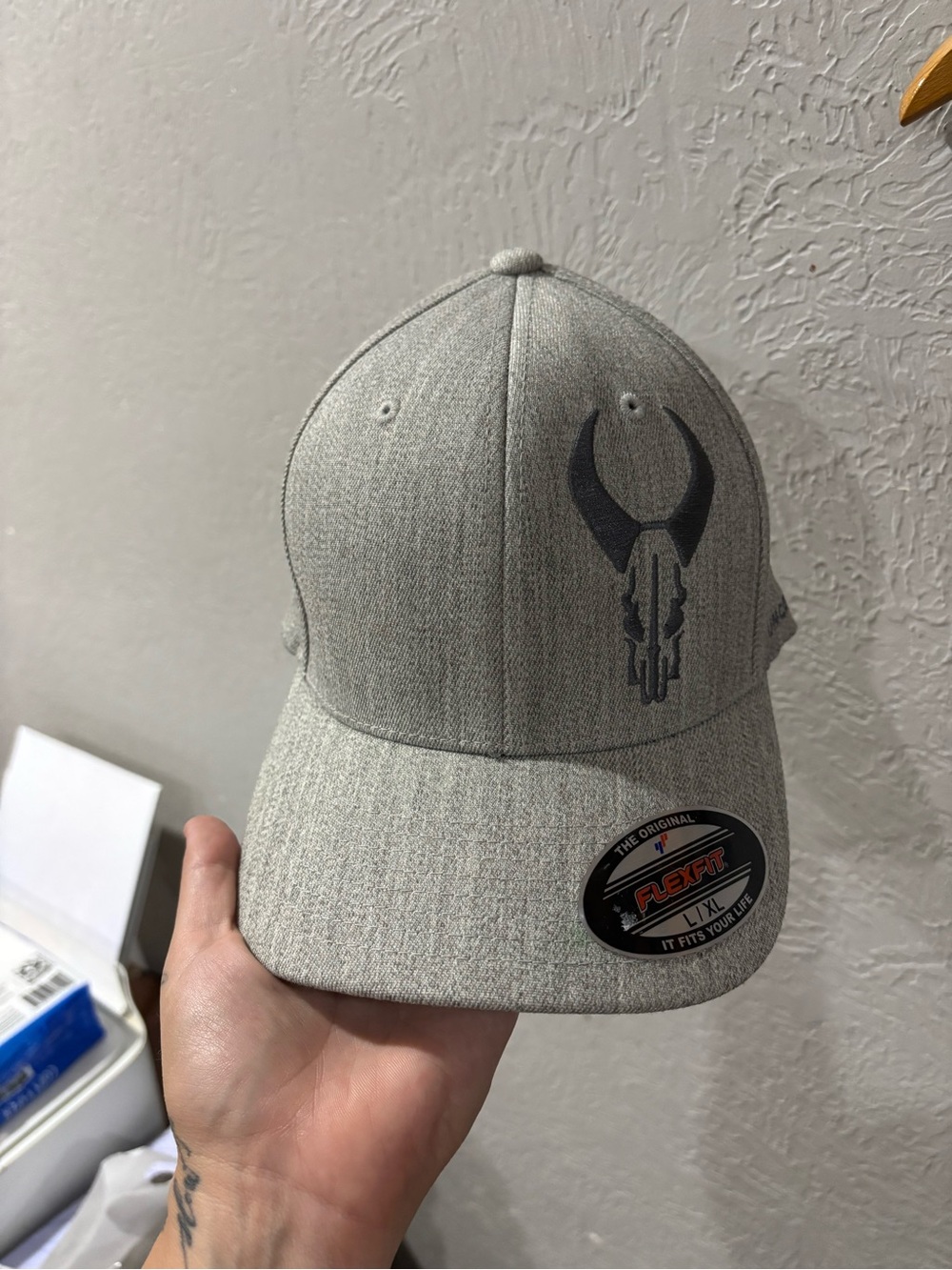 Badlands Grey on Grey Flexfit Casual Skull Hunting Outdoors hat L/XL